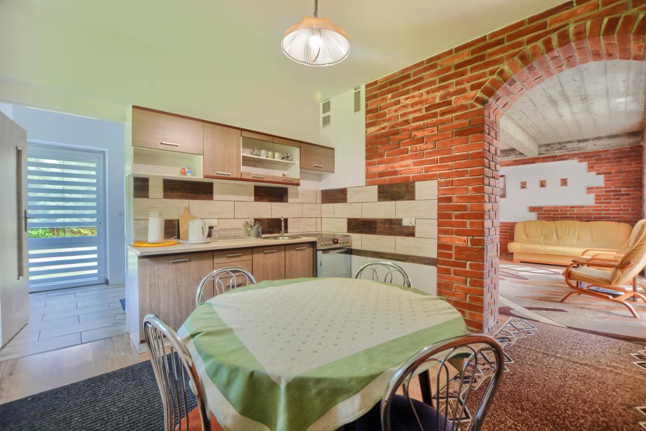 Ceglany Apartament ウストシキ・ドルネ エクステリア 写真